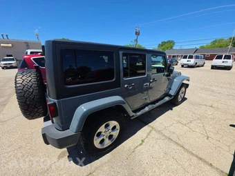 2015 Jeep Wrangler Unlimited Sahara - miniatura 4