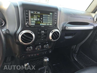 2015 Jeep Wrangler Unlimited Sahara - miniatura 10