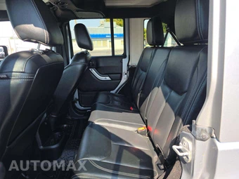 2015 Jeep Wrangler Unlimited Sahara - miniatura 13