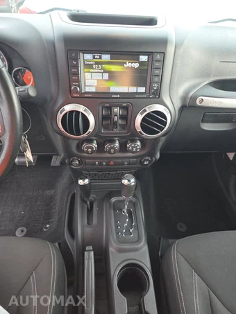 2015 Jeep Wrangler Unlimited Sahara - miniatura 11