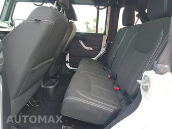 2015 Jeep Wrangler Unlimited Sahara - miniatura 13