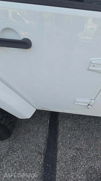2015 Jeep Wrangler Unlimited Sahara - miniatura 24