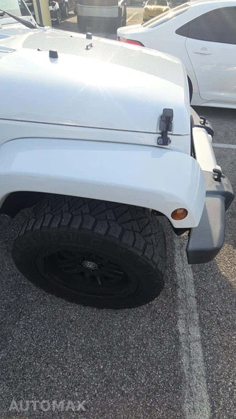 2015 Jeep Wrangler Unlimited Sahara - miniatura 25