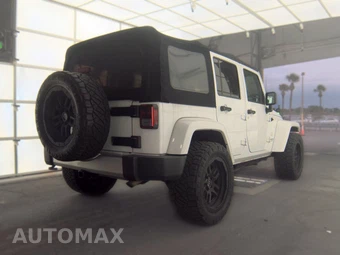 2015 Jeep Wrangler Unlimited Sahara - miniatura 4