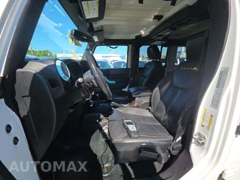 2015 Jeep Wrangler Unlimited Sahara - miniatura 6