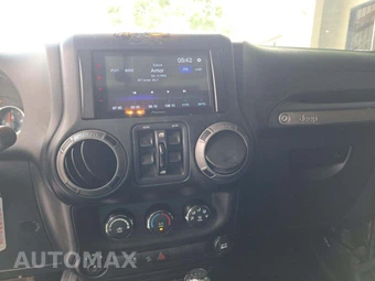 2015 Jeep Wrangler Unlimited Sport - miniatura 10
