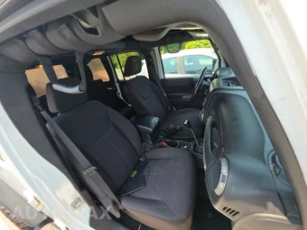 2015 Jeep Wrangler Unlimited Sport - miniatura 8