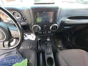 2015 Jeep Wrangler Unlimited Sport - miniatura 7