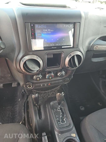 2015 Jeep Wrangler Unlimited Sport - miniatura 11