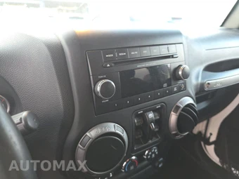 2015 Jeep Wrangler Unlimited Sport - miniatura 11