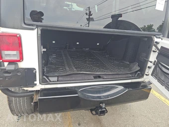 2015 Jeep Wrangler Unlimited Willys Wheeler Edition - miniatura 16