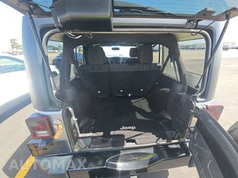 2015 Jeep Wrangler Unlimited Willys Wheeler Edition - miniatura 16