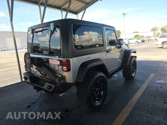 2015 Jeep Wrangler Willys Wheeler Edition - miniatura 4