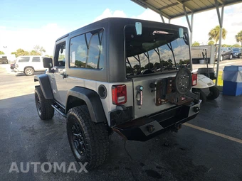 2015 Jeep Wrangler Willys Wheeler Edition - miniatura 6