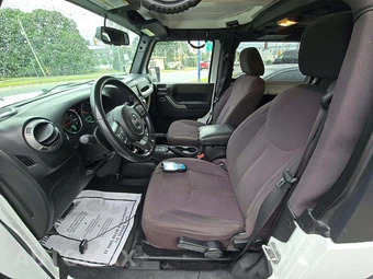 2015 Jeep Wrangler Willys Wheeler Edition - miniatura 6