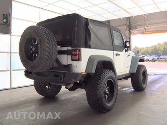 2015 Jeep Wrangler Willys Wheeler Edition - miniatura 4