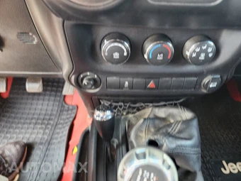 2015 Jeep Wrangler Willys Wheeler Edition - miniatura 40