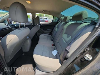 2015 Kia Forte LX Sedan – miniatura 13