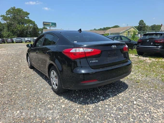 2015 Kia Forte LX Sedan – miniatura 2