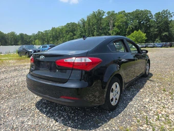 2015 Kia Forte LX Sedan – miniatura 3