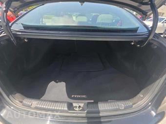 2015 Kia Forte LX Sedan – miniatura 11