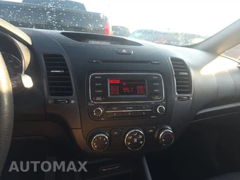 2015 Kia Forte LX Sedan – miniatura 11