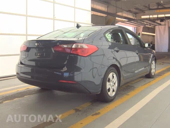2015 Kia Forte LX Sedan – miniatura 4
