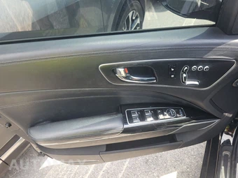 2015 Kia K900 Premium – miniatura 9