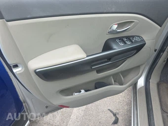 2015 Kia Sedona LX 120.5" WB – miniatura 9