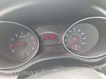 2015 Kia Sedona LX 120.5" WB - miniatura 9