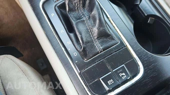 2015 Kia Sedona LX 120.5" WB – miniatura 25