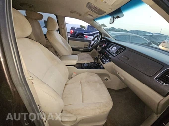 2015 Kia Sedona LX 120.5" WB – miniatura 8
