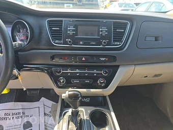 2015 Kia Sedona LX 120.5" WB - miniatura 11
