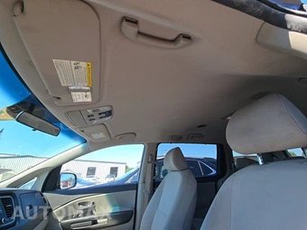 2015 Kia Sedona LX 120.5" WB - miniatura 18