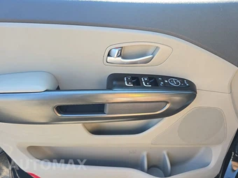 2015 Kia Sedona LX 120.5" WB - miniatura 9