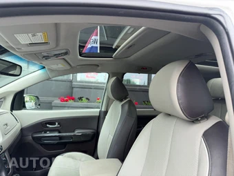 2015 Kia Sedona SXL 120.5" WB - miniatura 21