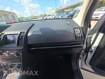 2015 Land Rover LR2 – miniatura 16