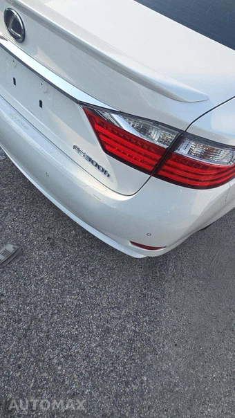 2015 Lexus ES 300h – miniatura 21