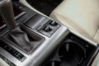 2015 Lexus GX 460 - miniatura 26