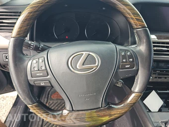 2015 Lexus LS 460 – miniatura 10