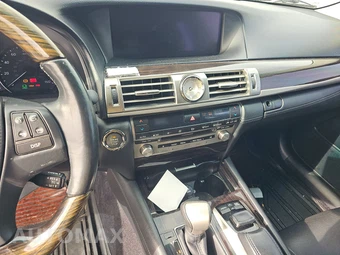 2015 Lexus LS 460 – miniatura 11