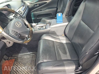 2015 Lexus LS 460 – miniatura 7