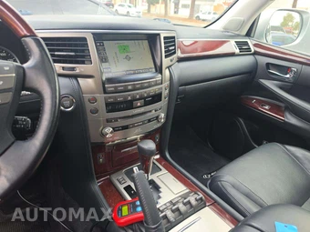 2015 Lexus LX 570 – miniatura 10