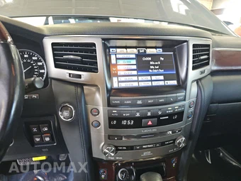 2015 Lexus LX 570 - miniatura 11