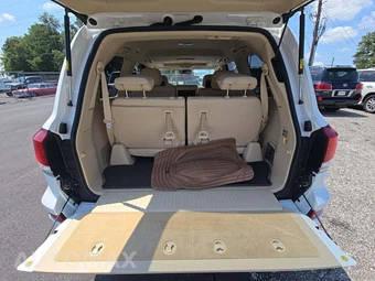 2015 Lexus LX 570 - miniatura 12
