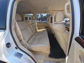 2015 Lexus LX 570 - miniatura 14