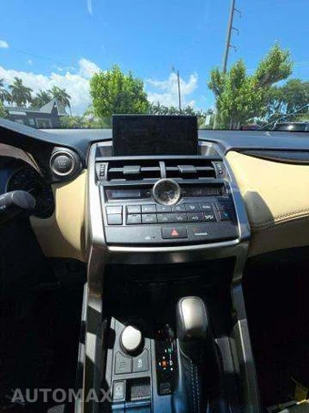 2015 Lexus NX 200t – miniatura 10