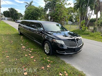 2015 Lincoln MKT w/Limo Pkg - miniatura 3
