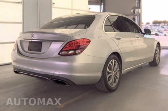 2015 Mercedes-Benz C 300 Sedan - miniatura 2
