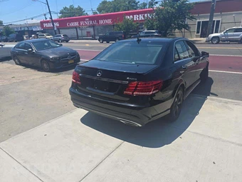 2015 Mercedes-Benz E 350 4MATIC Sedan – miniatura 3